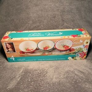 NEW Pioneer Woman Christmas Ceramic Condiment Set